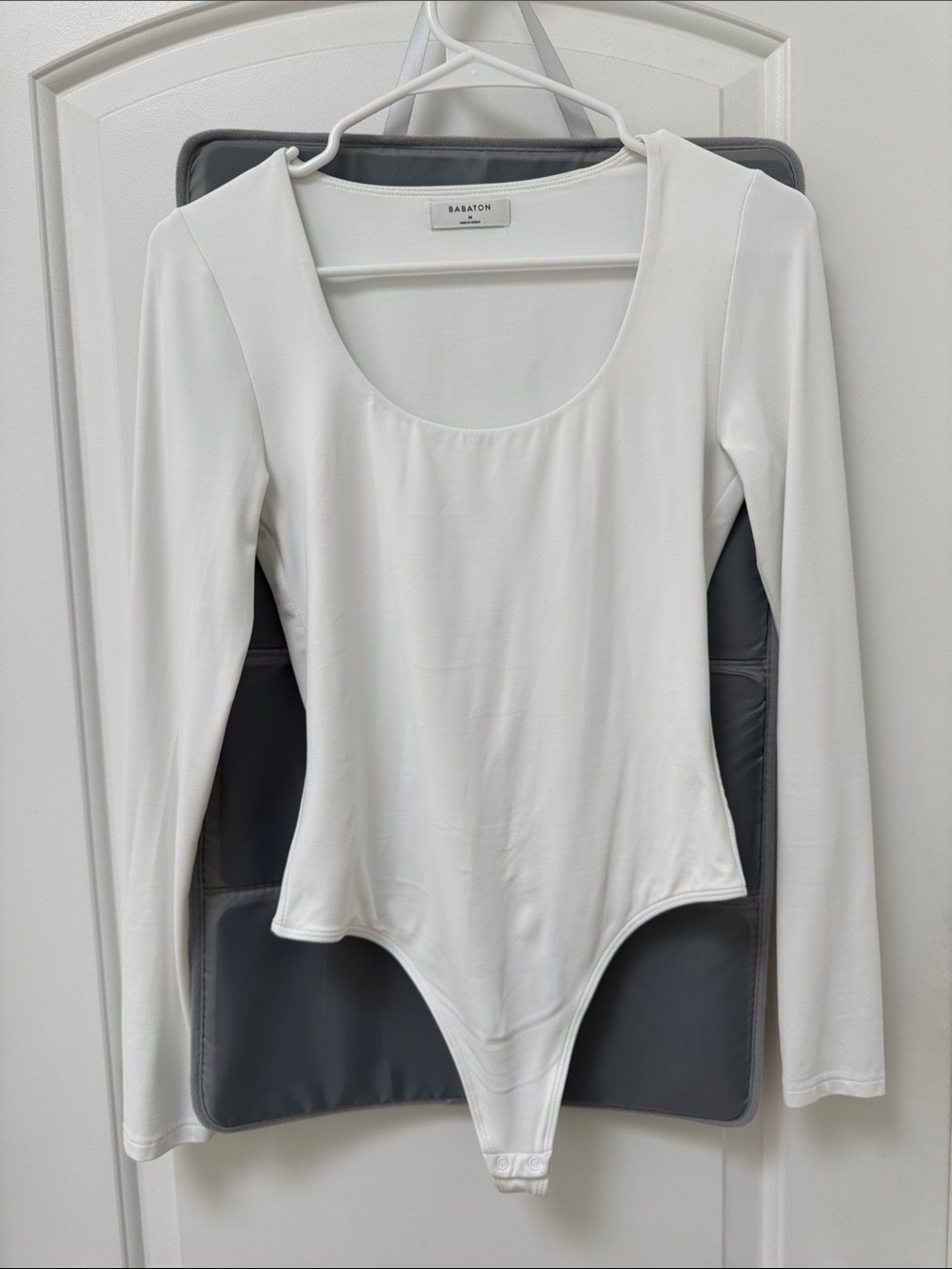 Aritzia Babaton White Scoop Neck Long-Sleeve Bodysuit
